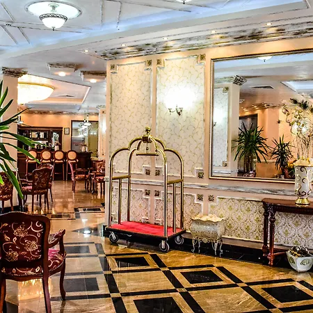 מלון Karolina 4*